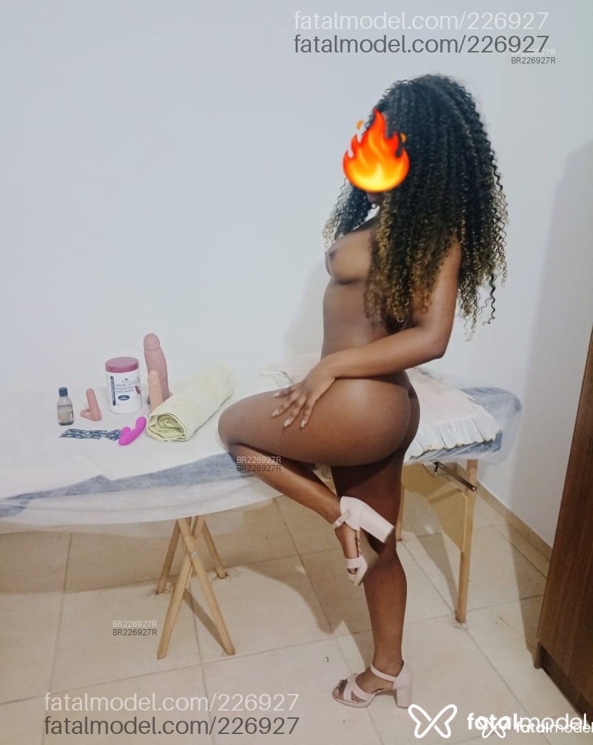 Acompanhante mulher morena (o) de olhos pretos - Bruninha