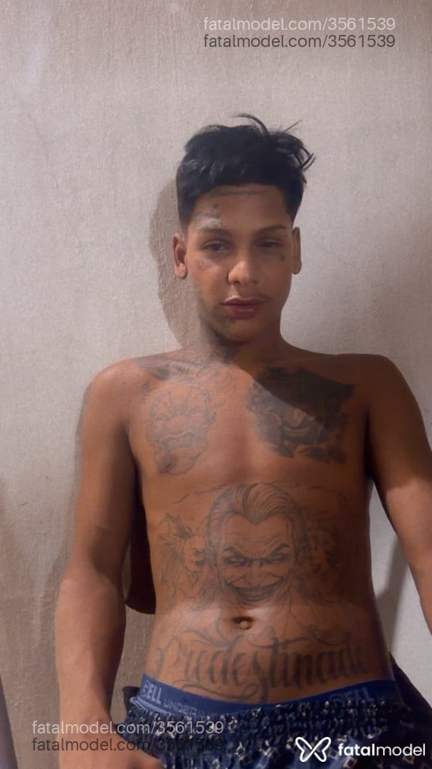 Acompanhante homem morena (o) de olhos castanhos - Zika