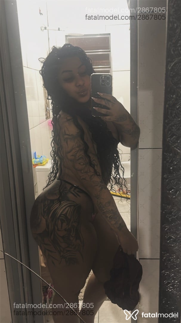 Acompanhante mulher com cabelo castanho de olhos azuis - Cacau