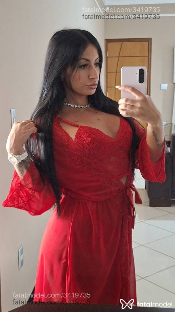 Acompanhante mulher morena (o) de olhos pretos - Carol