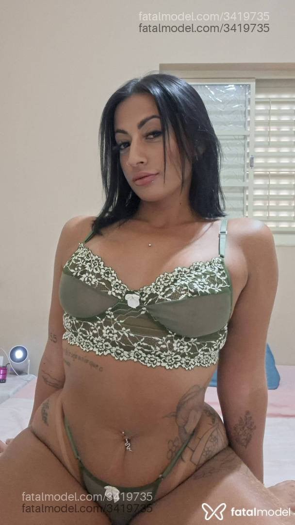 Acompanhante mulher morena (o) de olhos pretos - Carol