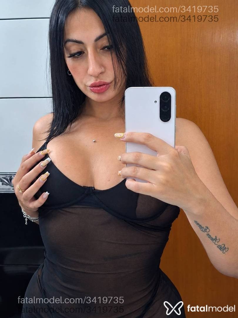 Acompanhante mulher morena (o) de olhos pretos - Carol