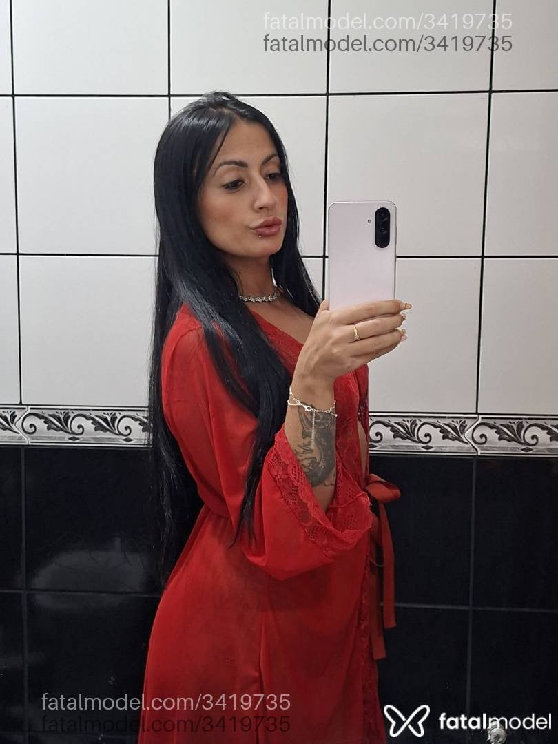 Acompanhante mulher morena (o) de olhos pretos - Carol