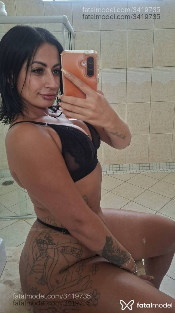 Acompanhante mulher morena (o) de olhos pretos - Carol