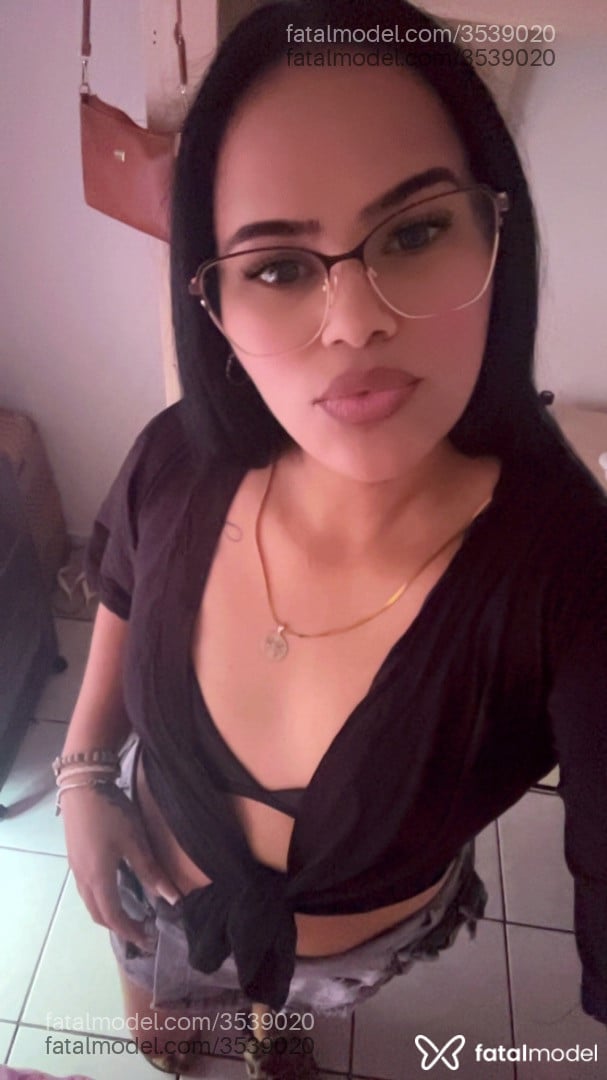 Acompanhante mulher morena (o) de olhos pretos - Patrícia