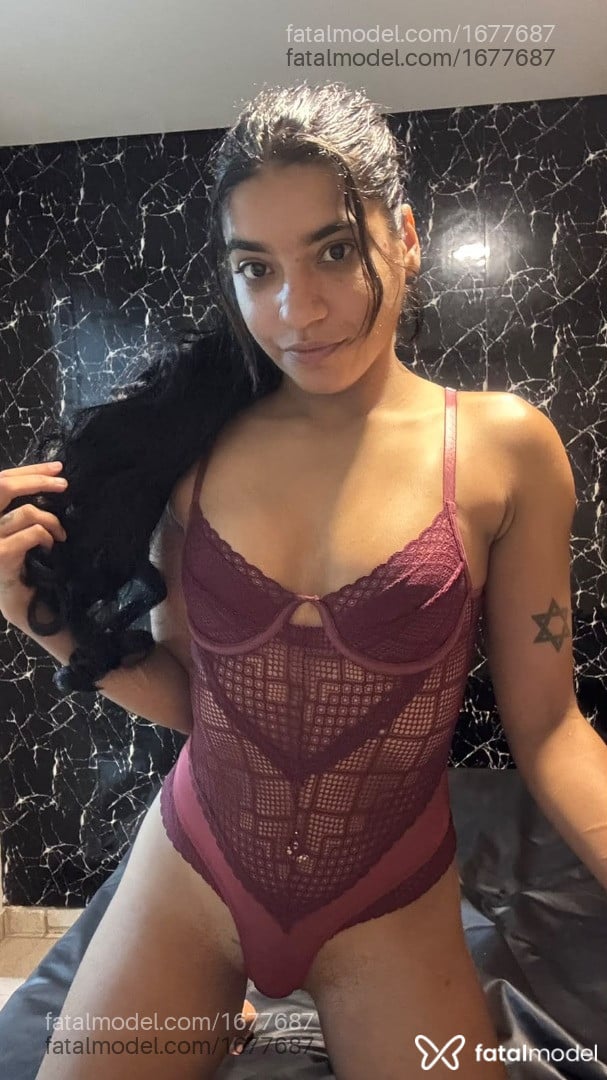 Acompanhante mulher com cabelo castanho de olhos castanhos - Luana
