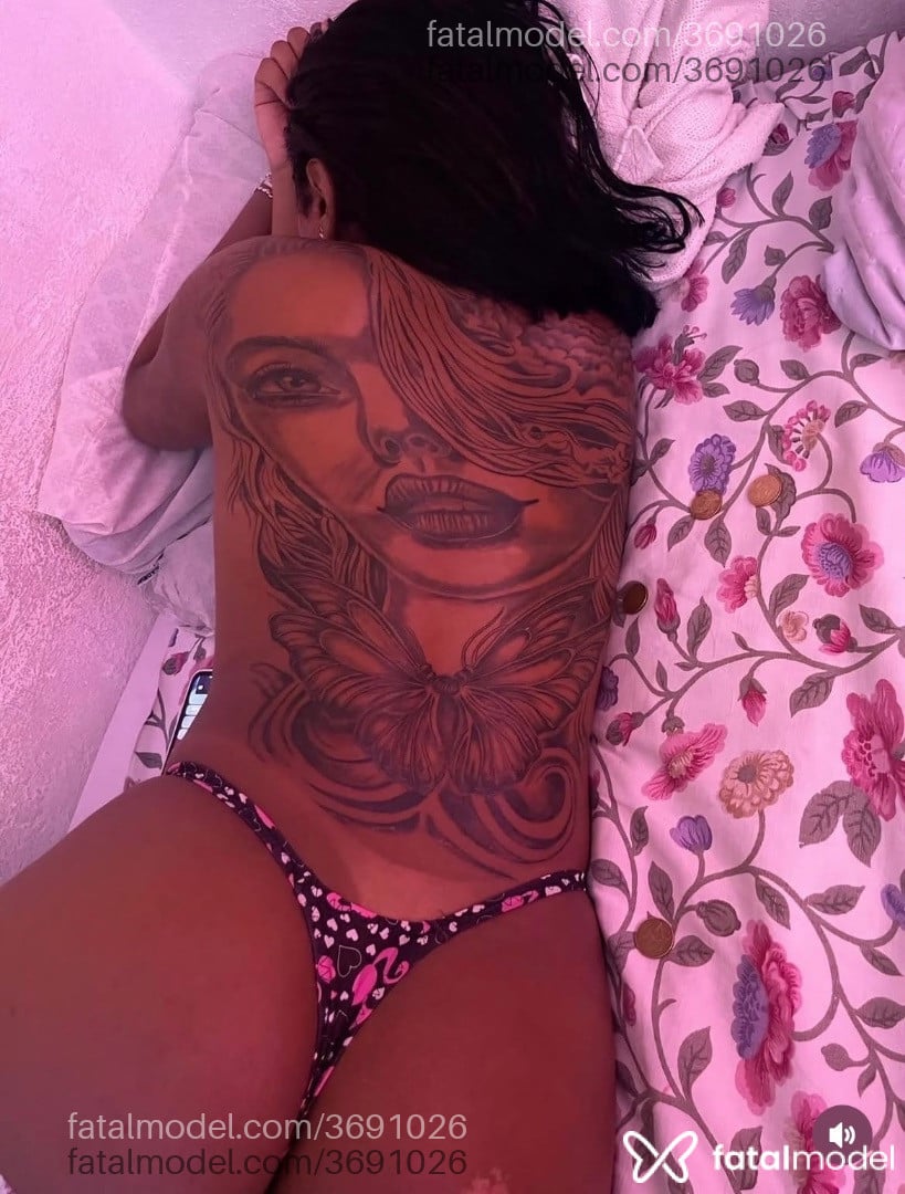 Acompanhante mulher trans morena (o) de olhos pretos - Emanuelly