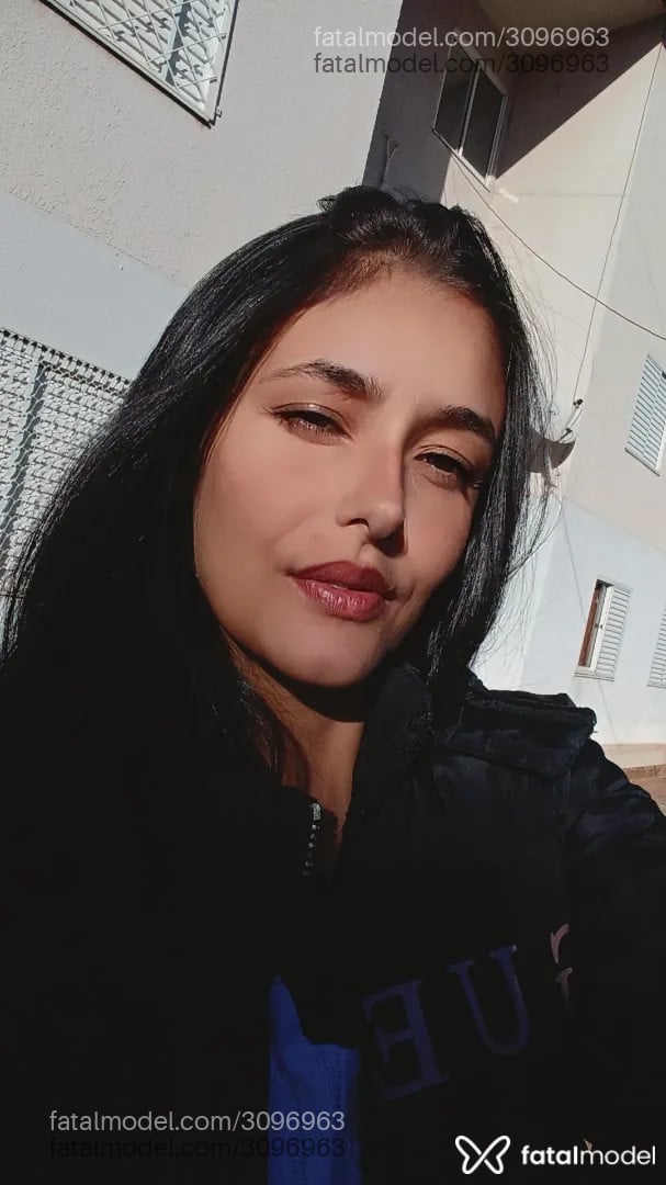 Acompanhante mulher morena (o) de olhos castanhos - Petrova