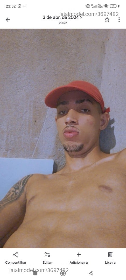Acompanhante homem com cabelo castanho de olhos castanhos - Souza