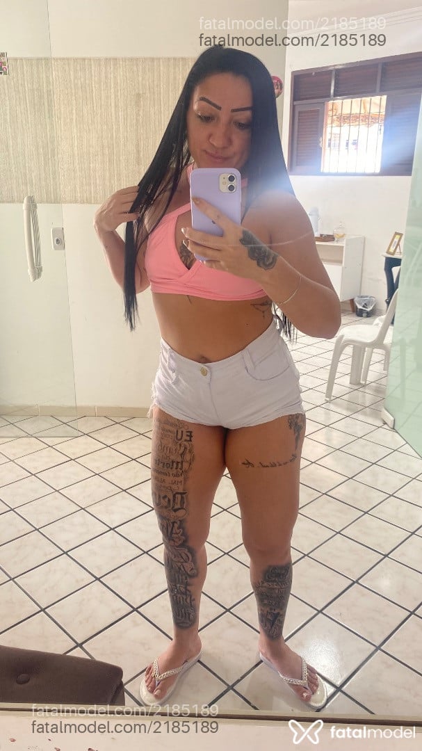 Acompanhante mulher com cabelo colorido de olhos castanhos - Ah Cabulozinha