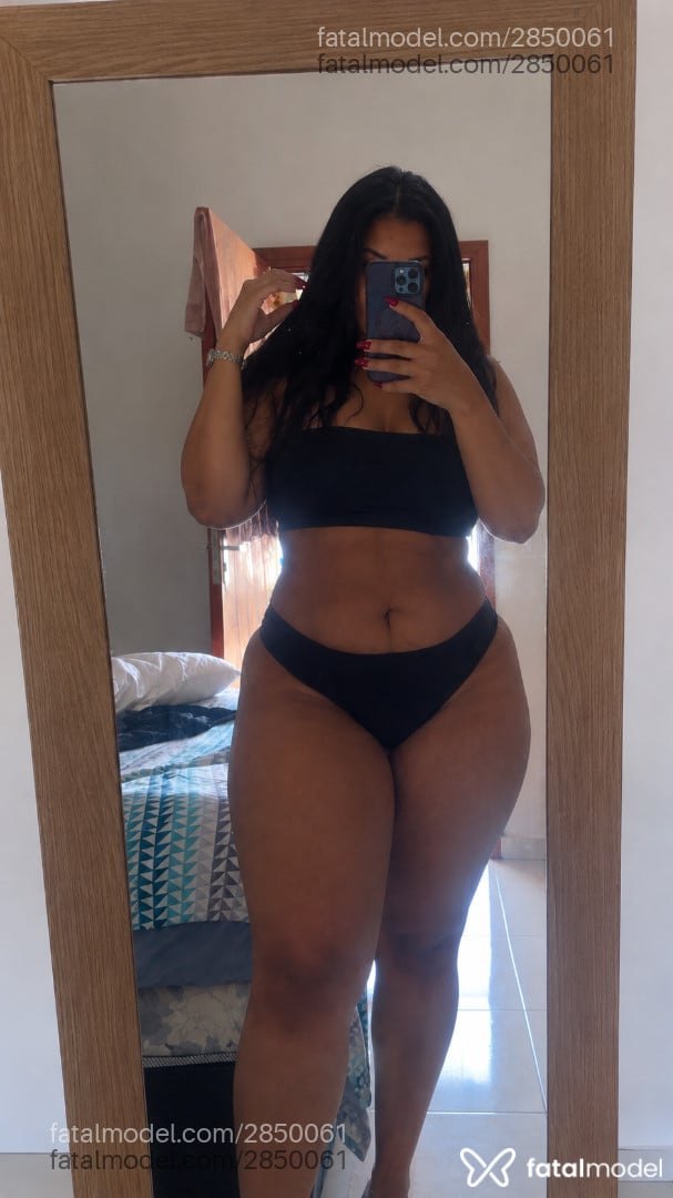Acompanhante mulher morena (o) de olhos castanhos - Alessandra