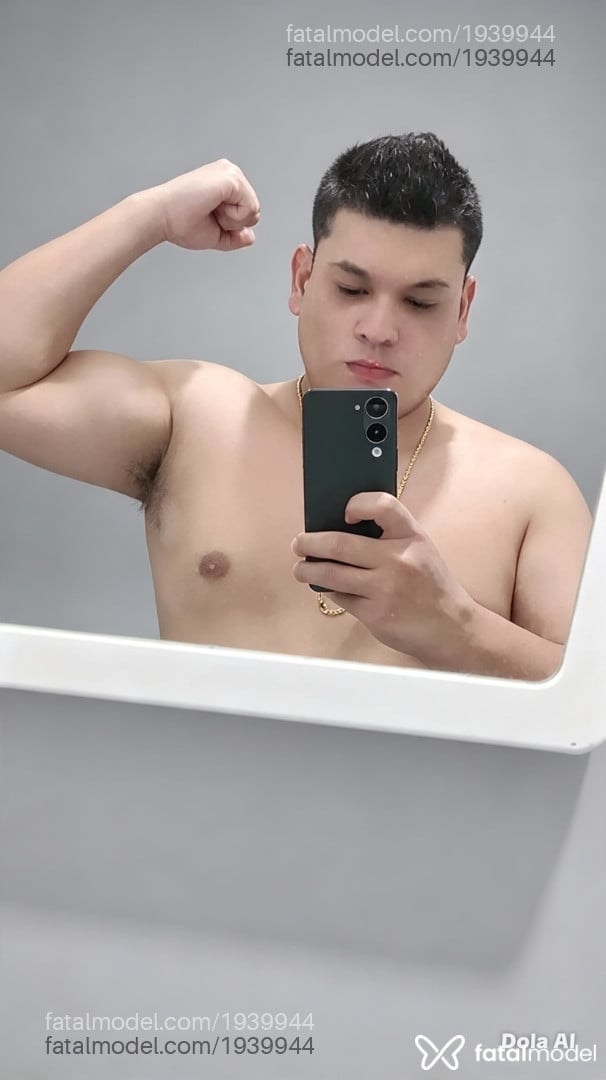 Acompanhante homem morena (o) de olhos mel - MAXMELLO