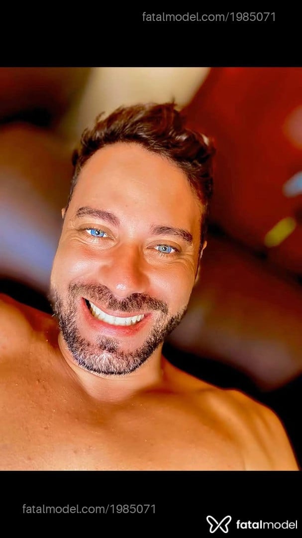 Acompanhante homem com cabelo castanho de olhos verdes - Beto oliver