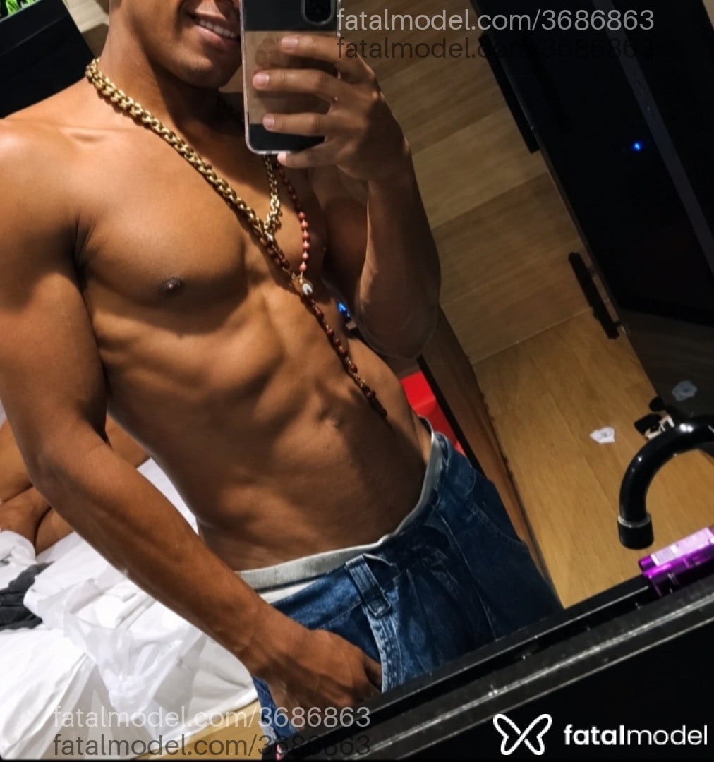 Acompanhante homem morena (o) de olhos pretos - Bruno