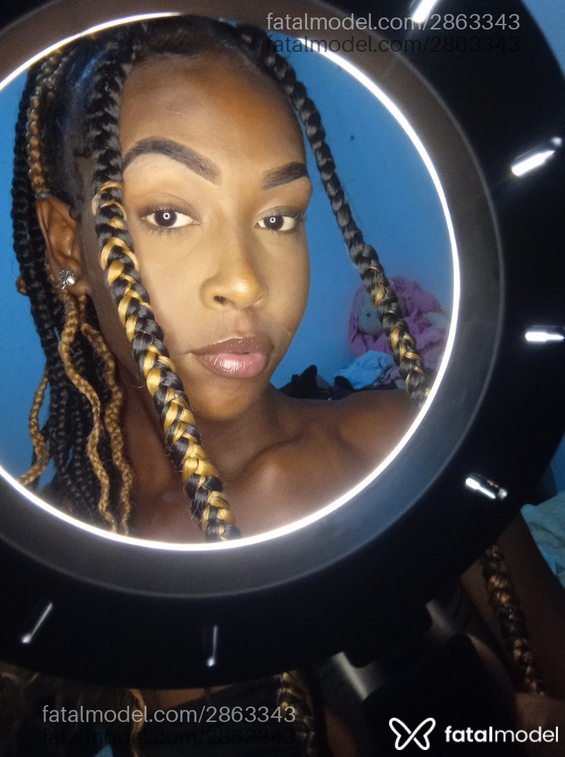 Acompanhante mulher trans morena (o) de olhos pretos - Marcelly Silva
