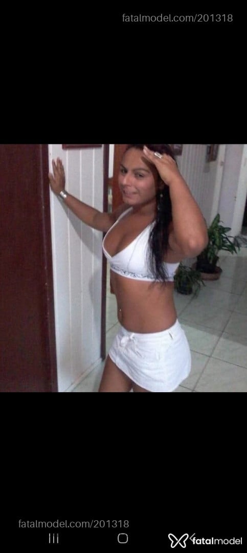 Acompanhante travesti com cabelo castanho de olhos pretos - Gabriela