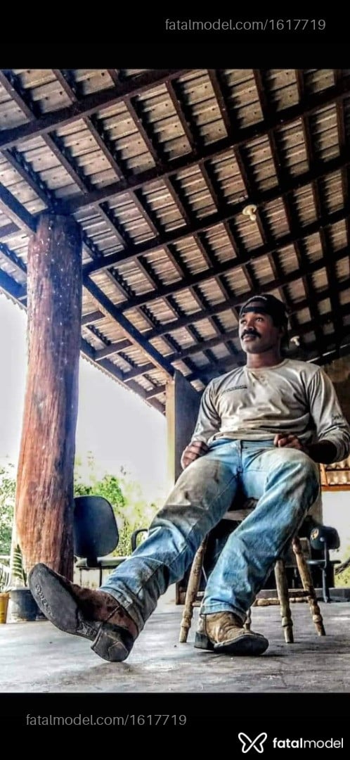 Acompanhante homem morena (o) de olhos castanhos - Douglas