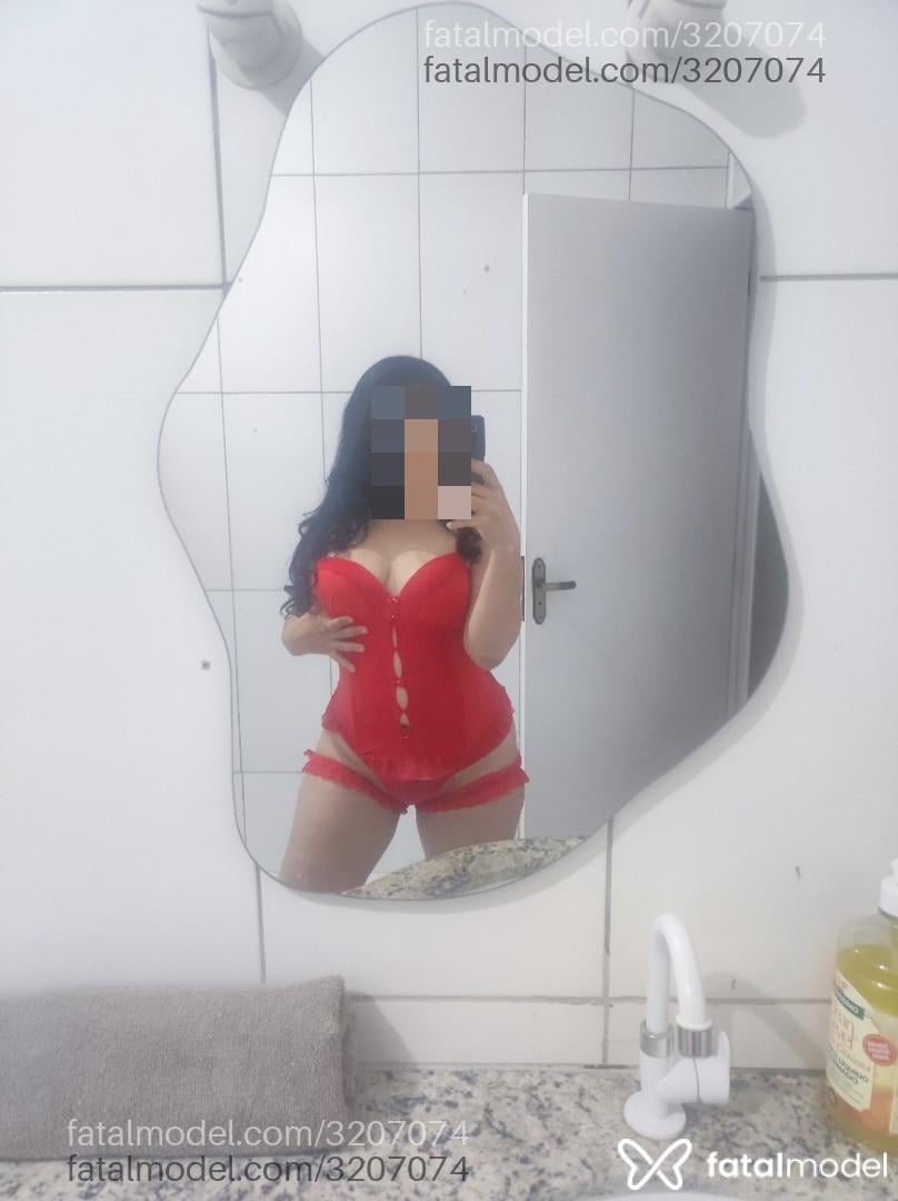 Acompanhante mulher com cabelo castanho de olhos castanhos - Bárbara