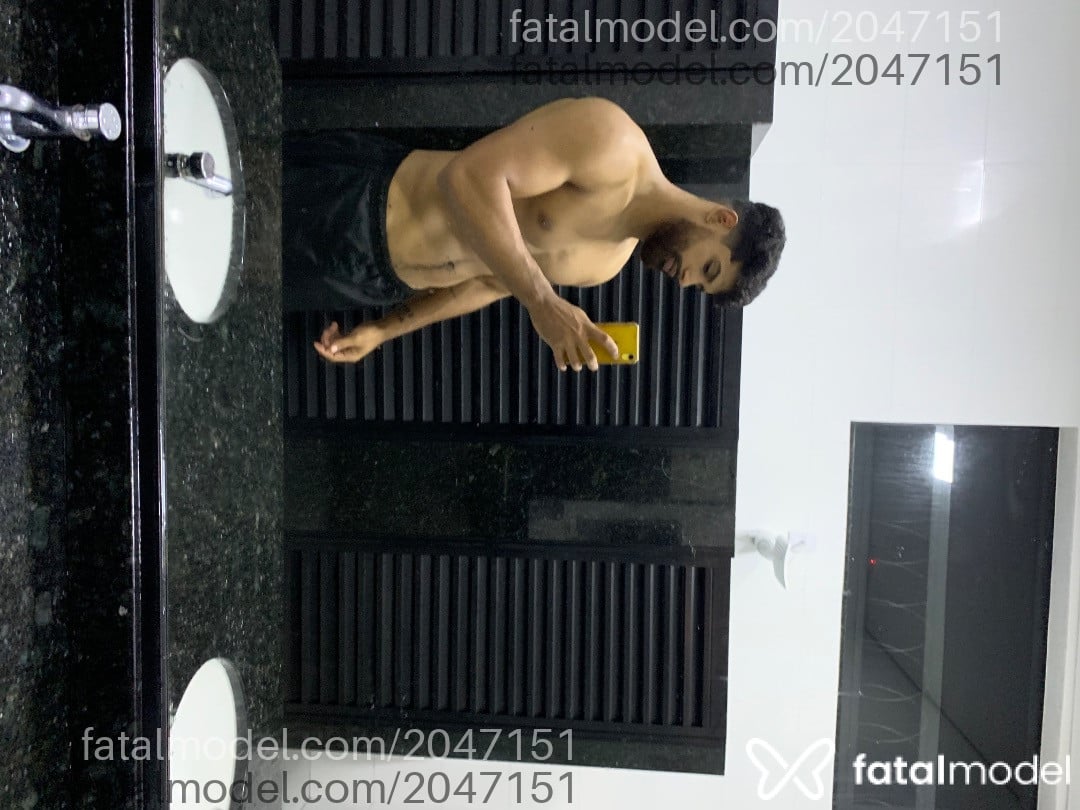 Acompanhante homem morena (o) de olhos castanhos - Matheus