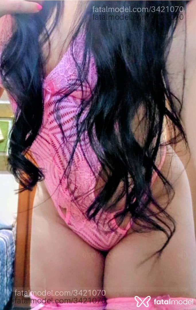 Acompanhante mulher morena (o) de olhos verdes - Lili Monteiro