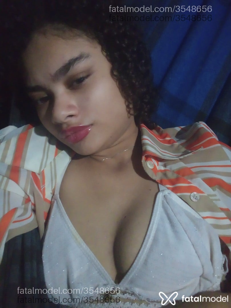 Acompanhante mulher com cabelo castanho de olhos castanhos - Morena