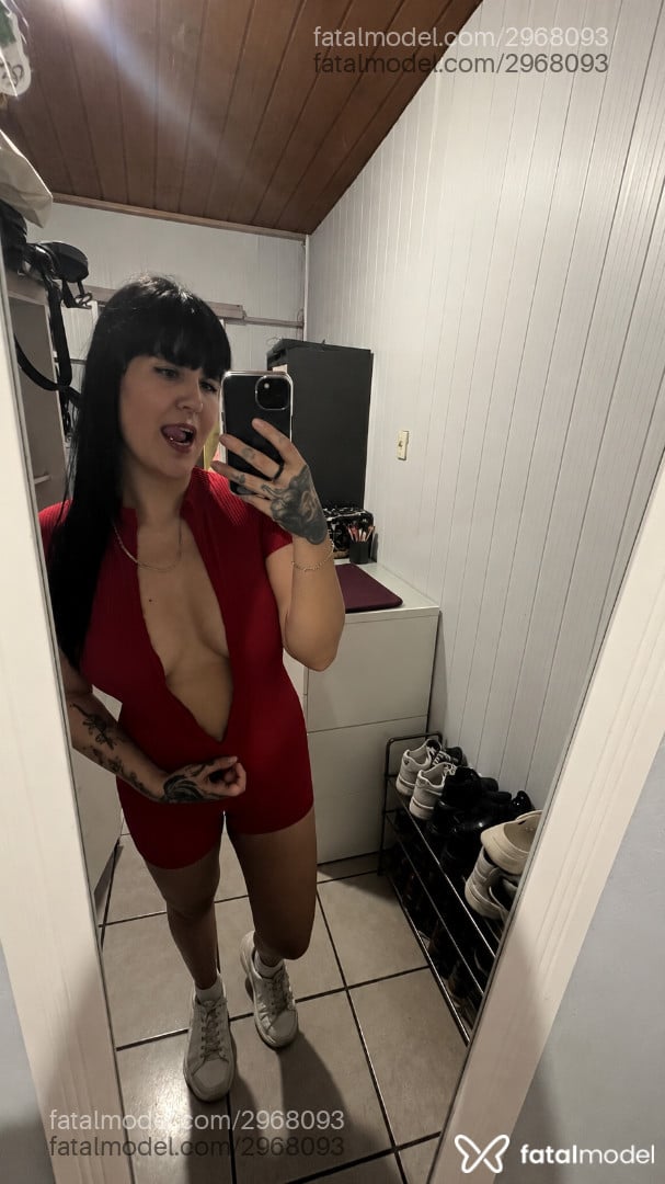 Acompanhante mulher morena (o) de olhos castanhos - Paola Guimarães