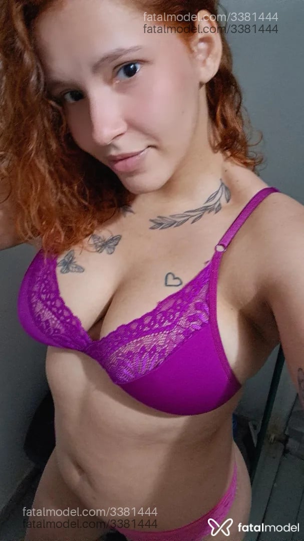 Acompanhante mulher ruiva (o) de olhos castanhos - Clarisse