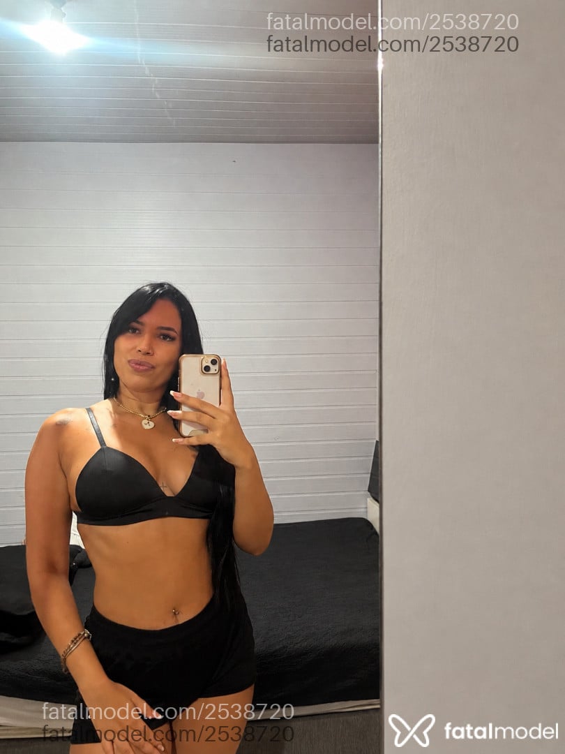 Acompanhante mulher morena (o) de olhos mel - Lia Nunes