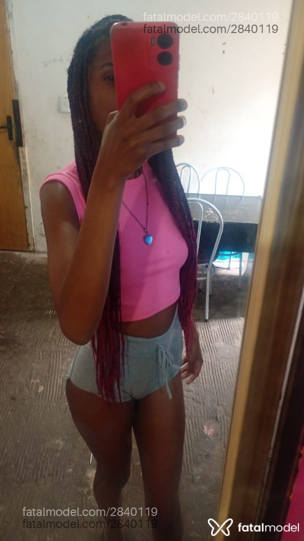 Acompanhante mulher morena (o) de olhos pretos - Lusafadex