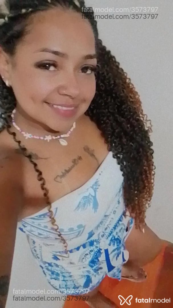 Acompanhante mulher morena (o) de olhos pretos - Débora