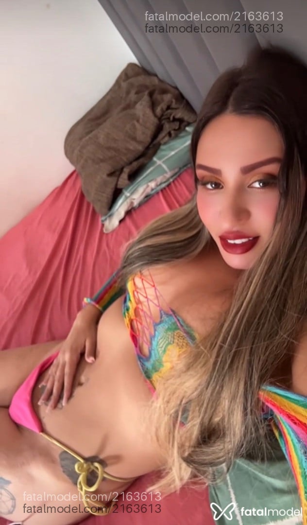 Acompanhante mulher loira (o) de olhos castanhos - Aninha
