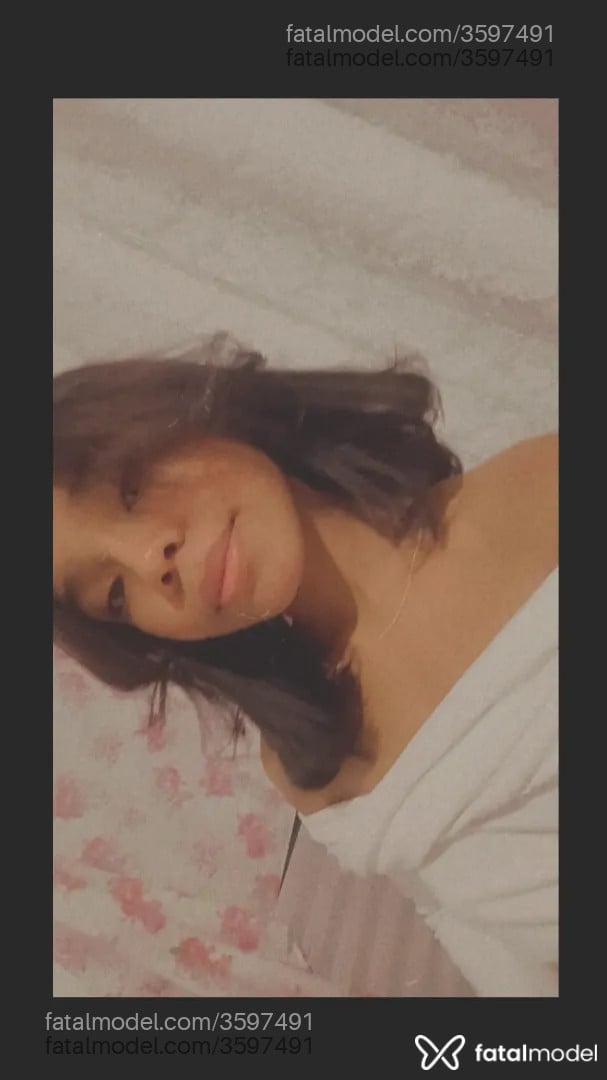 Acompanhante mulher morena (o) de olhos castanhos - PequenaBell