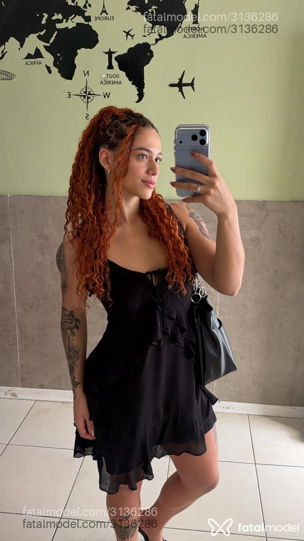 Acompanhante mulher com cabelo castanho de olhos verdes - Miaastrix