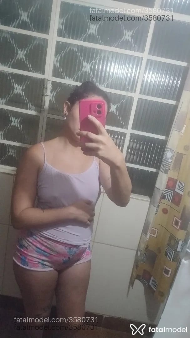 Acompanhante mulher morena (o) de olhos castanhos - Lara Araújo
