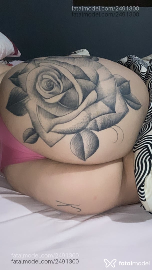 Acompanhante mulher loira (o) de olhos mel - Pamela
