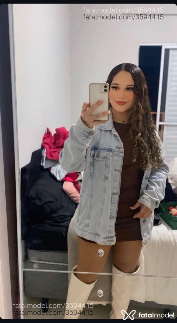 Acompanhante mulher com cabelo castanho de olhos pretos - Raissa