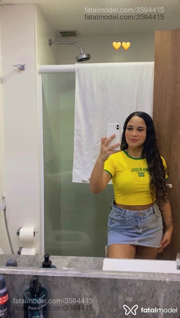 Acompanhante mulher com cabelo castanho de olhos pretos - Raissa