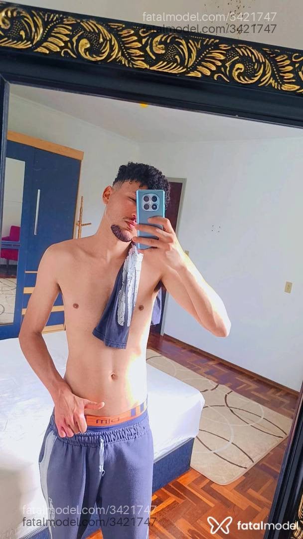 Acompanhante homem morena (o) de olhos pretos - Junior