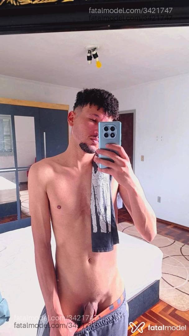 Acompanhante homem morena (o) de olhos pretos - Junior