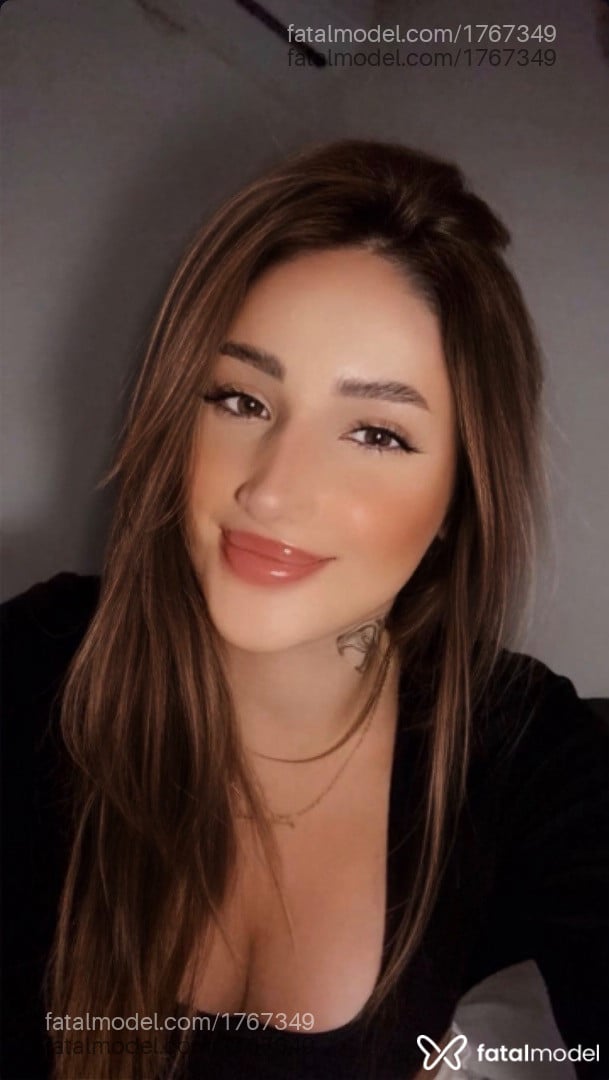 Acompanhante mulher com cabelo castanho de olhos castanhos - Mamá