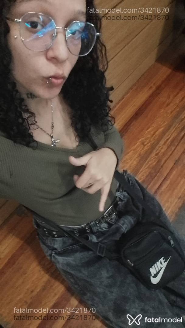 Acompanhante mulher morena (o) de olhos castanhos - Mary