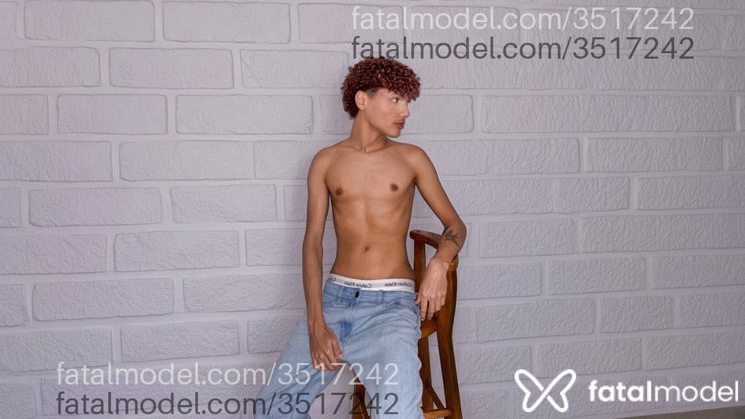 Acompanhante homem com cabelo castanho de olhos castanhos - Martin