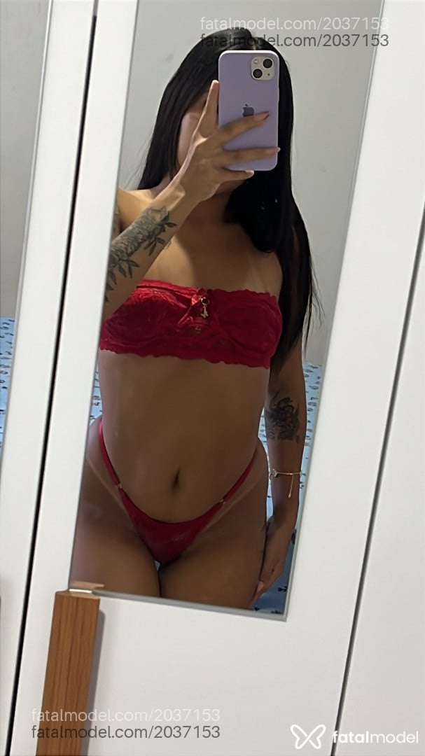 Acompanhante mulher com cabelo castanho de olhos castanhos - Thais