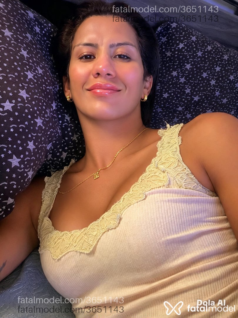 Acompanhante mulher trans com cabelo castanho de olhos castanhos - Nick Lopes