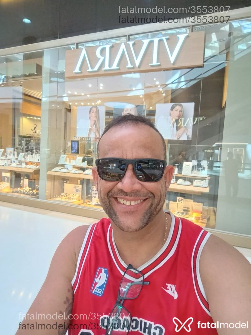 Acompanhante homem com cabelo castanho de olhos mel - Ricardo Oliveira