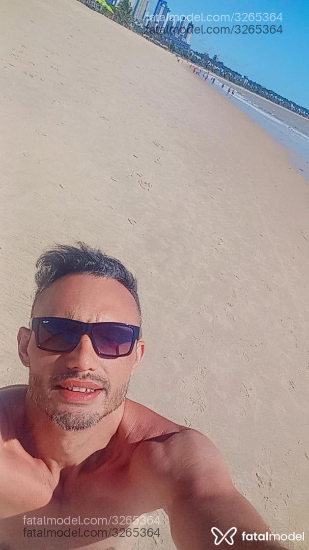 Acompanhante homem com cabelo castanho de olhos castanhos - Márcio Alves
