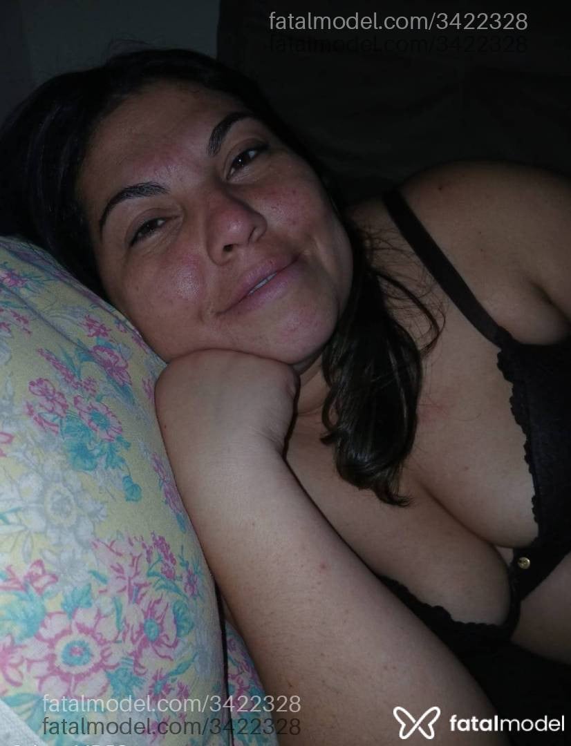 Acompanhante mulher morena (o) de olhos castanhos - Libélula