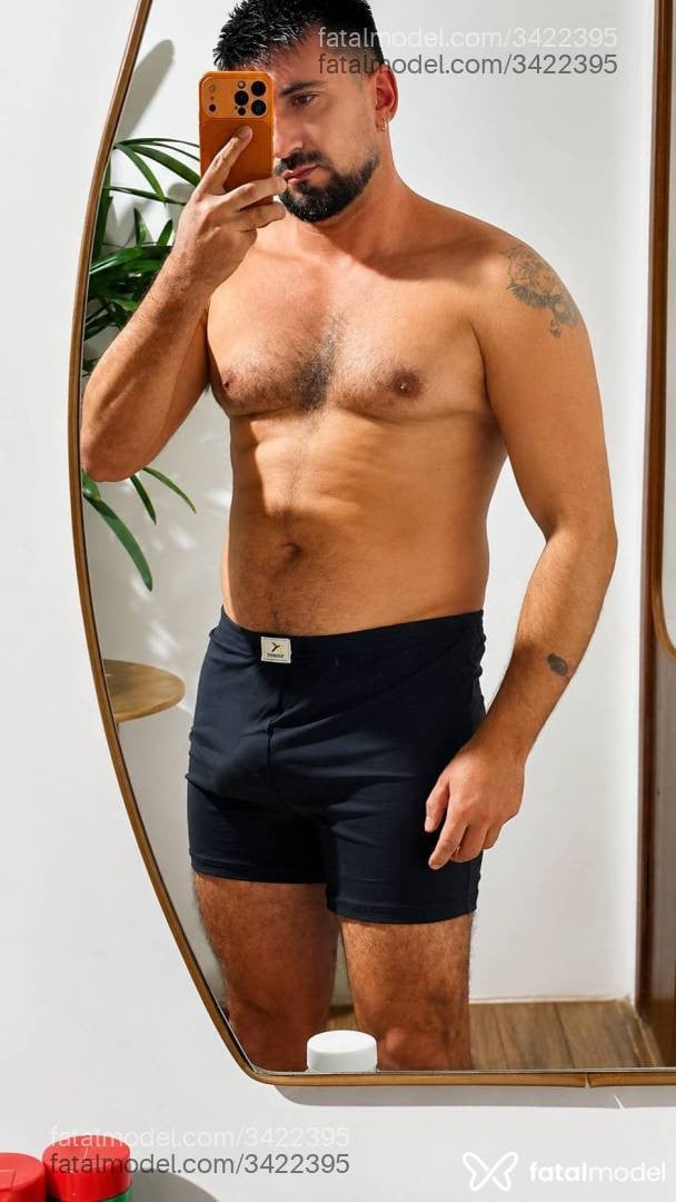 Acompanhante homem com cabelo castanho de olhos pretos em Passo Fundo - Maicon