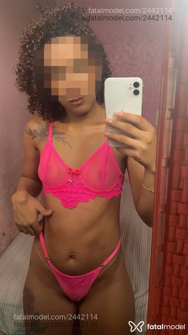 Acompanhante mulher morena (o) de olhos castanhos - Tay