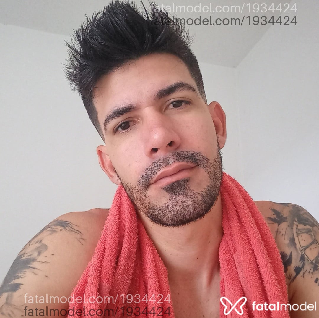 Acompanhante homem morena (o) de olhos castanhos - Chuky Cubano